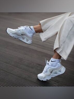 3/$15 Nike Women's RYZ 365